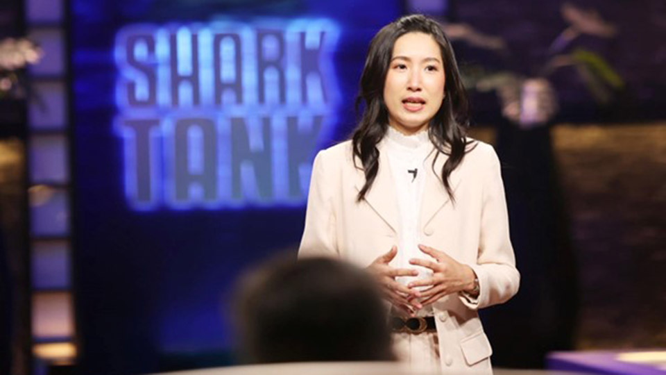 Chatchanee Pakavatsoontorn presents the Baldes balance testing device on Shark Tank