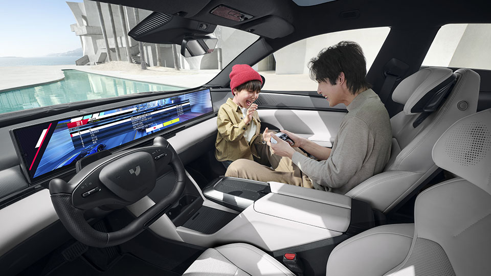 The interior of the Ji Yue 01 features a minimalist and futuristic design