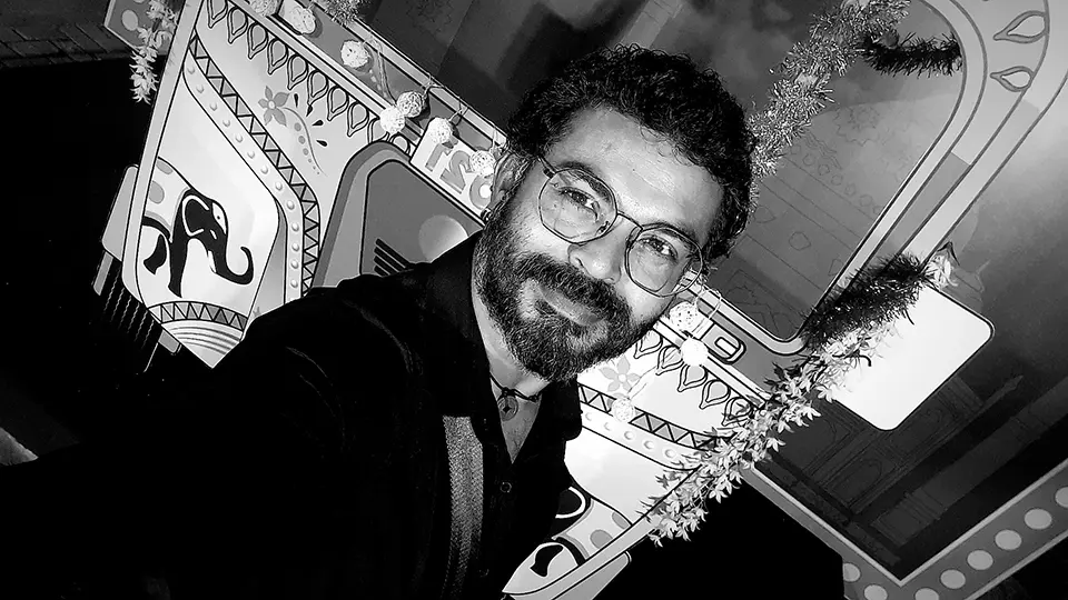 Ravee Farooq on the set of a Bollywood movie