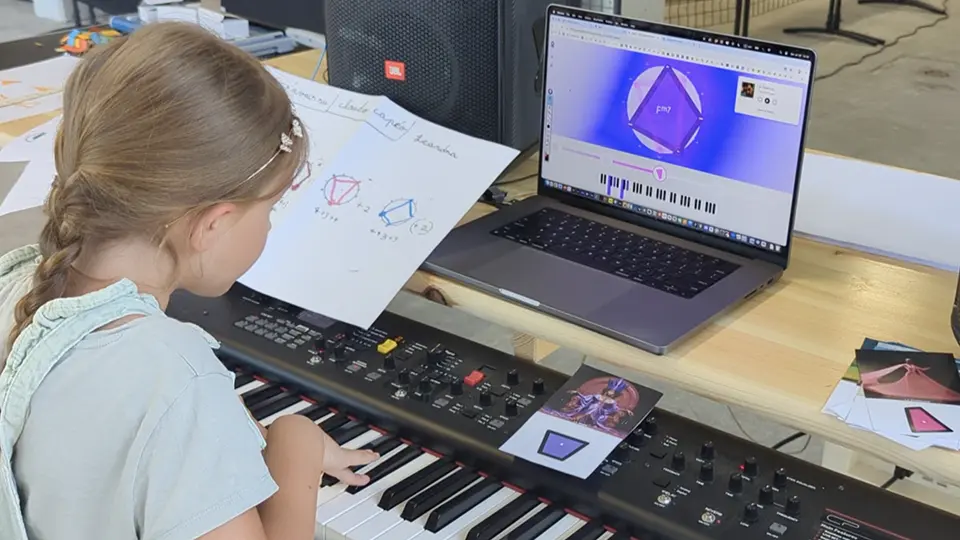 Young musician who is learning to play the piano with the music visualizer Synegram