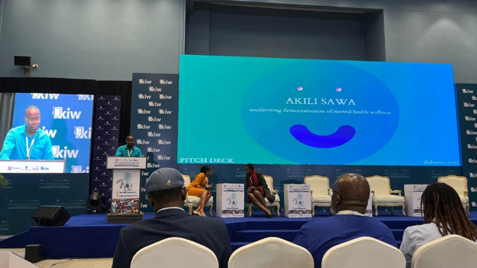 Mr. John Njiru, Akili Sawa co-founder, on the podium making his pitch at the Kenya Innovation Week